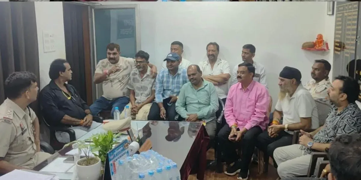 खरोरा प्रेस क्लब ने नवपदस्थ थाना प्रभारी से की मुलाकात, क्षेत्र की कानून व्यवस्था और अपराध नियंत्रण पर हुई चर्चा