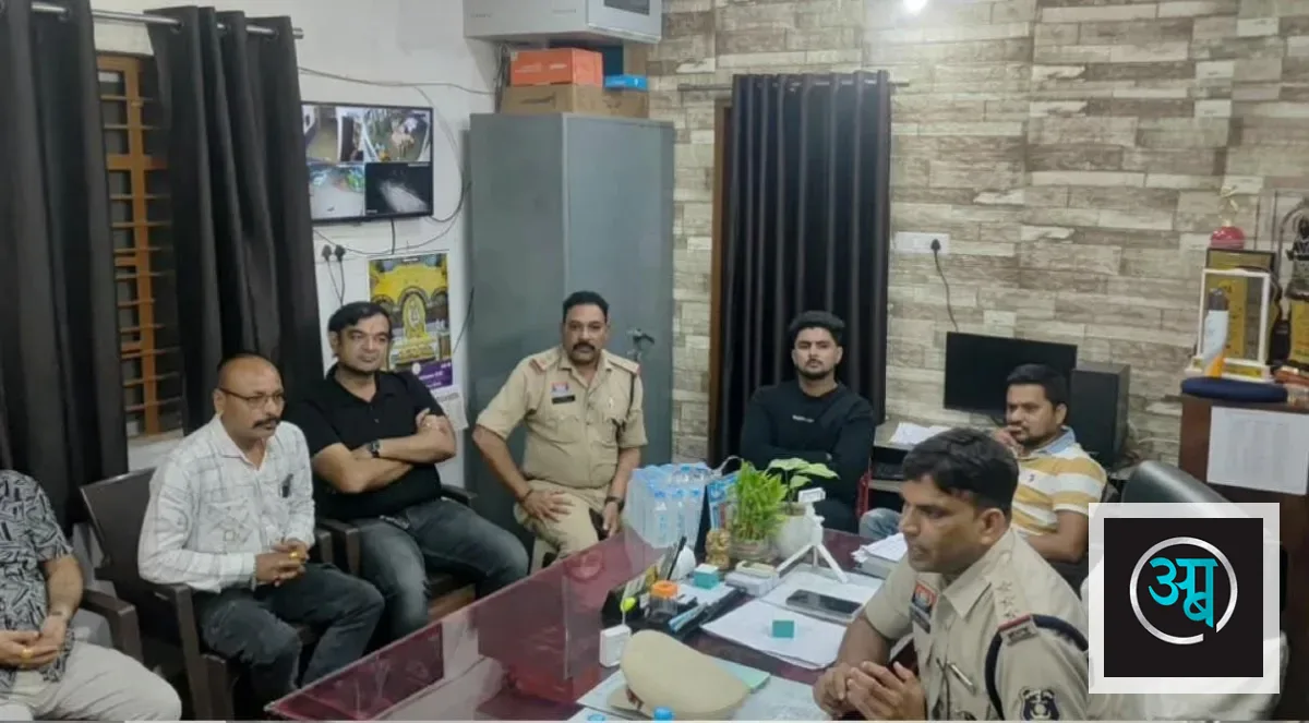 खरोरा प्रेस क्लब ने नवपदस्थ थाना प्रभारी से की मुलाकात, क्षेत्र की कानून व्यवस्था और अपराध नियंत्रण पर हुई चर्चा
