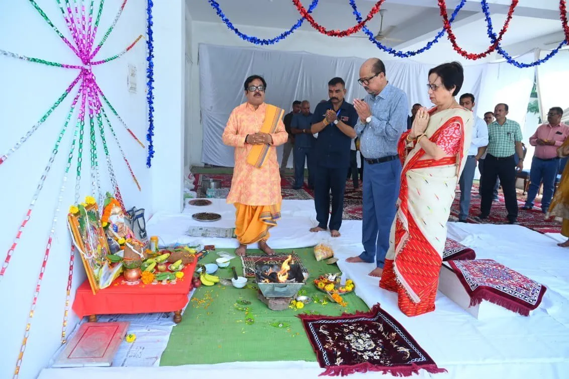 रायपुर के लोकभवन में धूमधाम से मनाई गई भगवान विश्वकर्मा की जयंती, राज्यपाल रमेन डेका ने की पूजा
