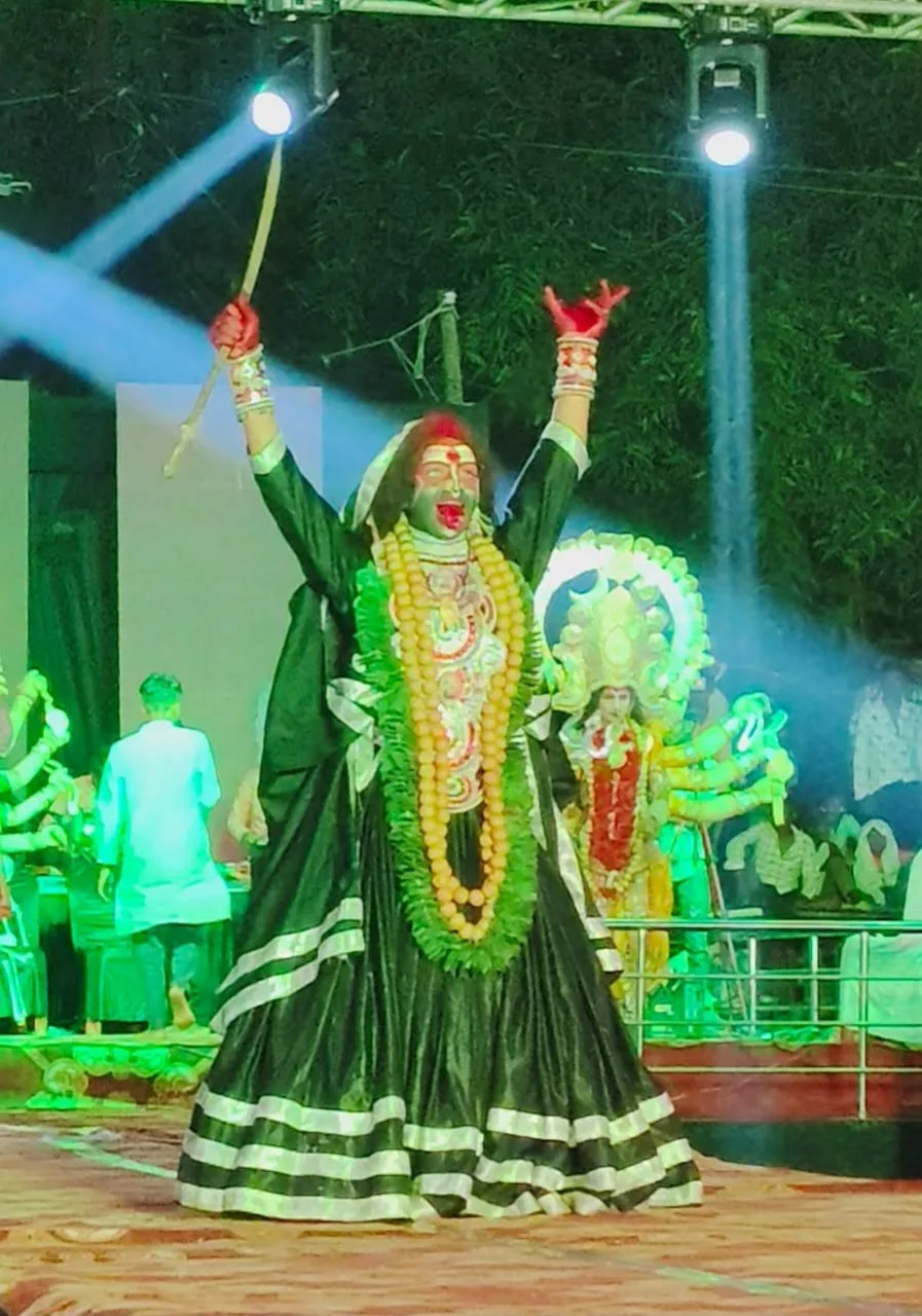 गरियाबंद के गांधी मैदान में गूंजे जसगीत और सजी मां काली की भव्य झांकी उमड़ा जनसैलाब