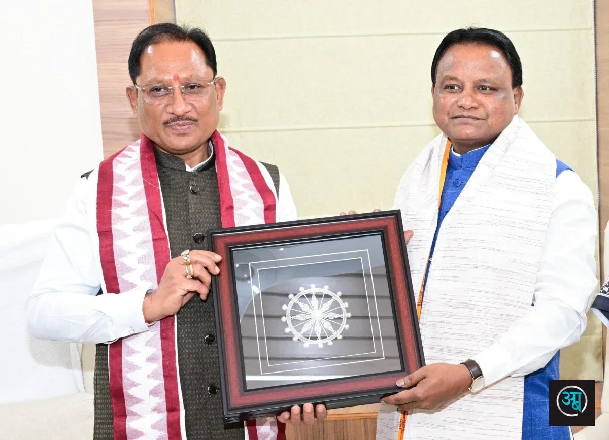 मुख्यमंत्री श्री विष्णु देव साय ने ओडिशा के मुख्यमंत्री श्री मोहन चरण माझी से की सौजन्य भेंट — जानिए पूरा मामला