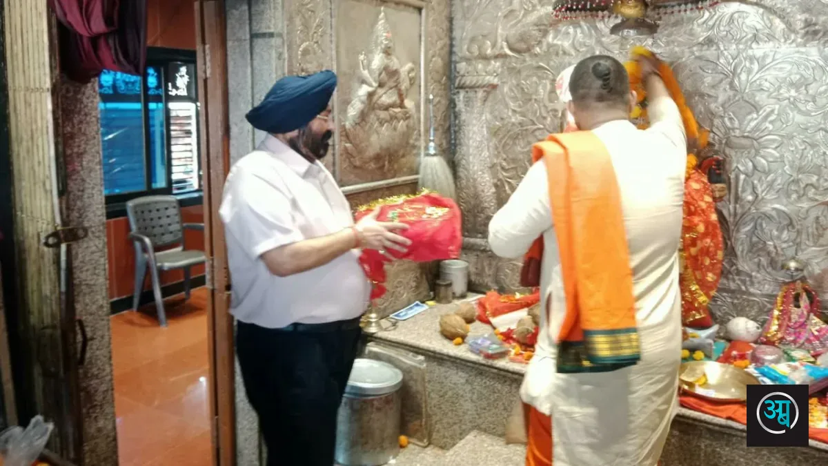 RAIPUR NEWS : नवरात्रि पर मां महाकाली के दरबार पहुंचे ग्रैंड ग्रुप के चेयरमैन गुरुचरण सिंह होरा, प्रदेशवासियों को दी शुभकामनाएं, ट्रस्ट ने नए भवन के निर्माण में — जानिए पूरा मामला