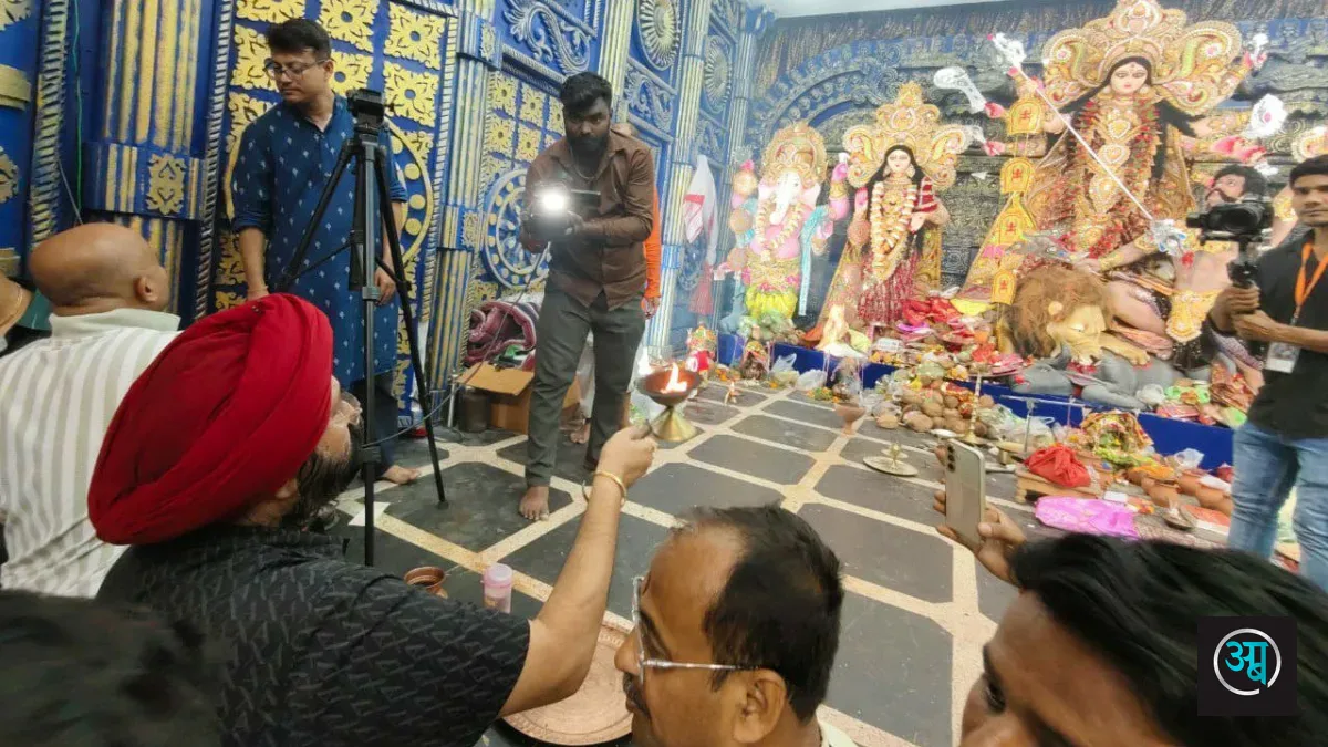 माना कैंप में पुरी के जगन्नाथ मंदिर की तर्ज पर बना भव्य दुर्गा पंडाल, ग्रैंड ग्रुप के चेयरमैन गुरुचरण सिंह होरा ने किए मां के दर्शन, प्रदेशवासियों को दी शुभकामन — जानिए पूरा मामला